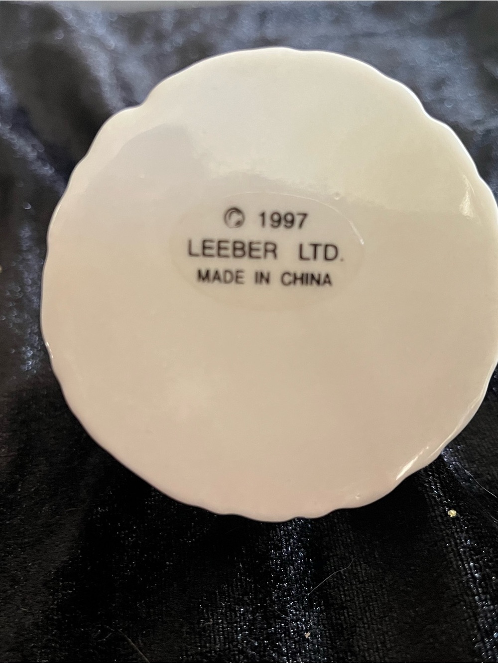 Vintage 1997 Leeber Hand-Painted Ceramic Sleeping Cat Trinket Box - Picture 6 of 6